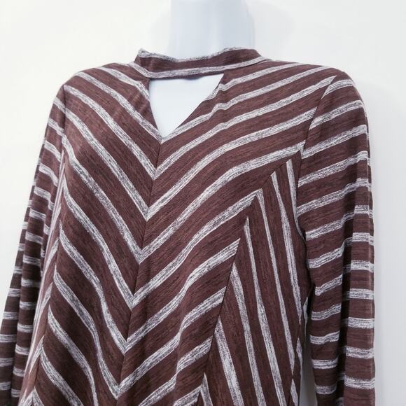 Entro Cut Out Tie back Chevron Print Swing Dress - Picture 2 of 10